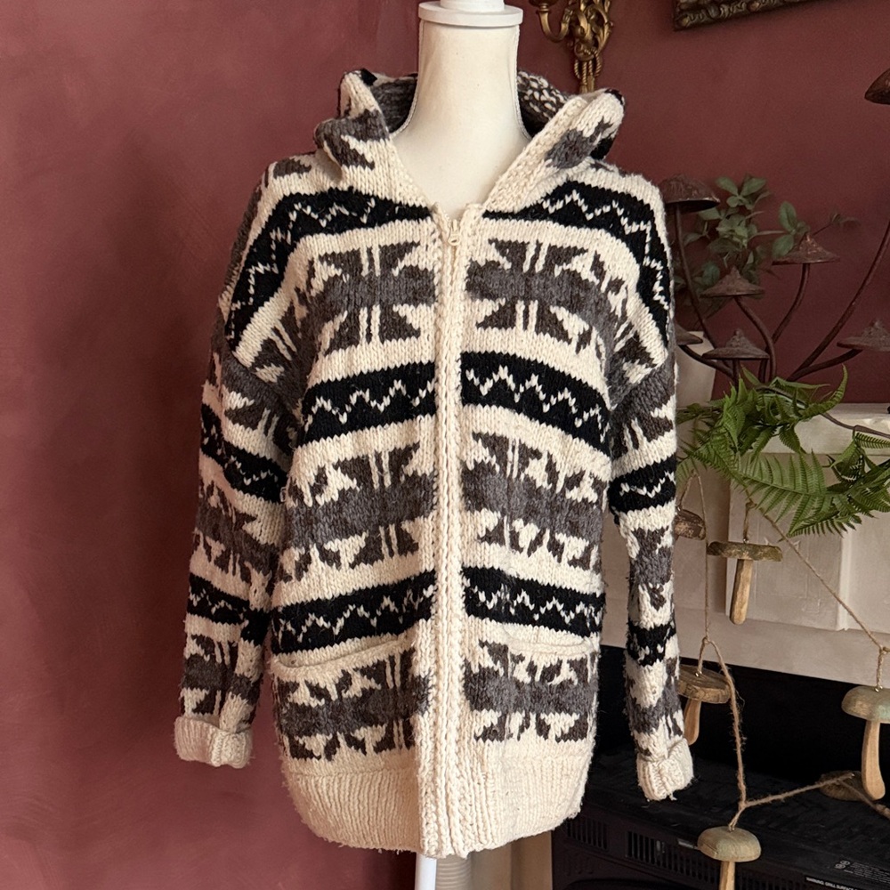 American Vintage Artesania Black and Cream Patterned zip up hooded sweater